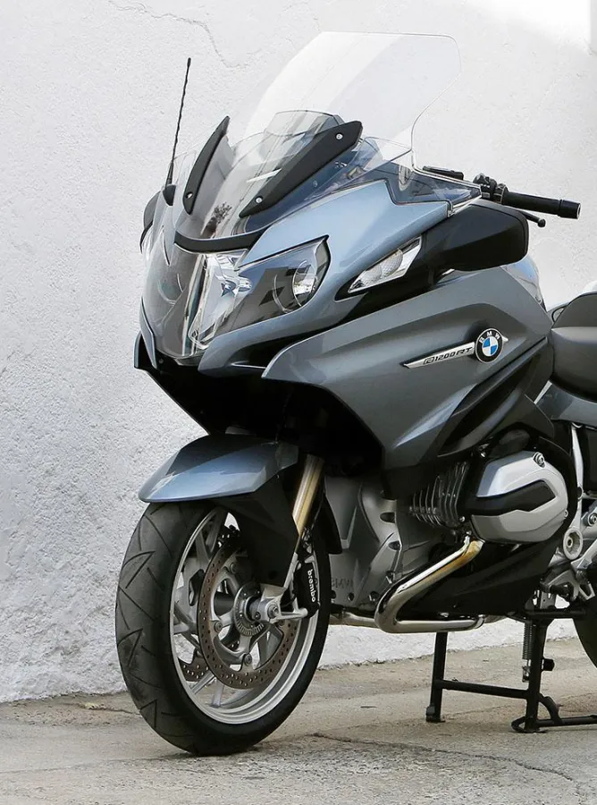 Der Sport-Touring Reifen ContiRoadAttack 2 Gran Turismo ist Erstausstattung bei der neuen R 1200 RT