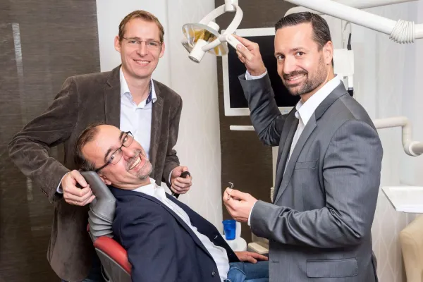 Bild: Implantate und "Feste Zähne an einem Tag" in der Coronazeit?