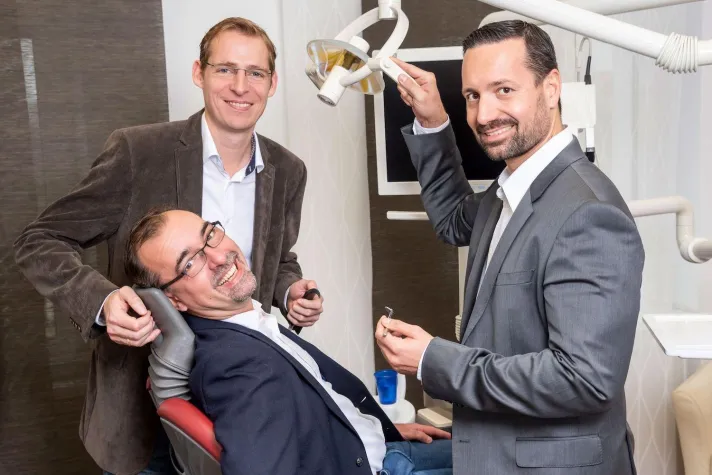 Bild: Implantate und "Feste Zähne an einem Tag" in der Coronazeit?