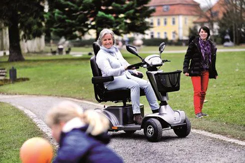 Bild: Sunrise Medical präsentiert die neuen Elektromobile der Marke Sterling
