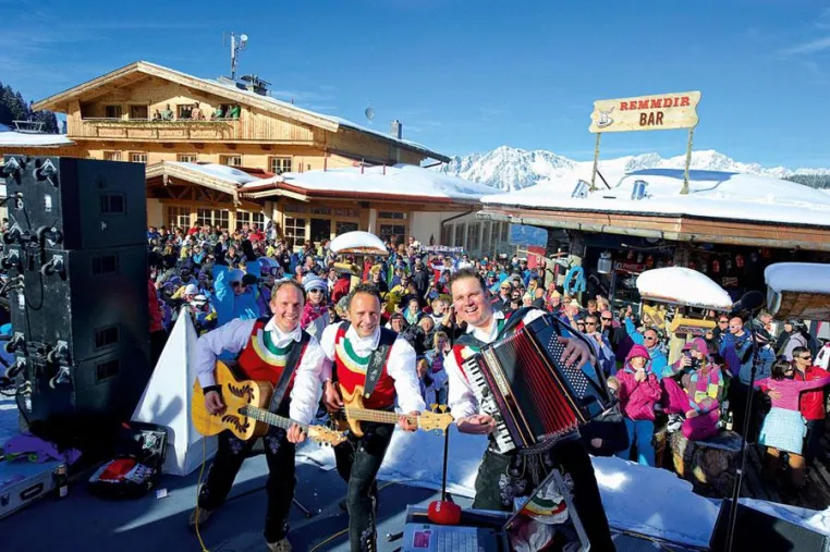 Im März steppt in der SkiWelt der Bär: Drei Wochen Partystimmung – und Skilehrer als Pistenguides Bild: Im März steppt in der SkiWelt der Bär: Drei Wochen Partystimmung – und Skilehrer als Pistenguides