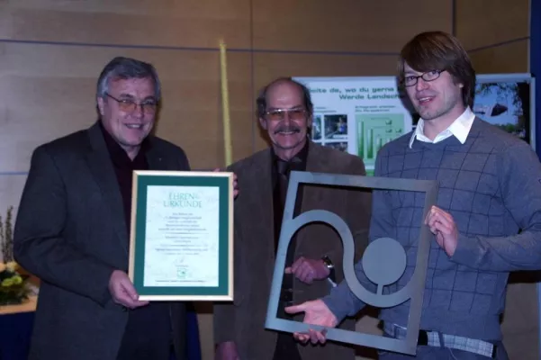 Bild: Auszeichnung für Keßeler Gartenservice aus Geisenheim – 25 Jahre Verbandsmitgliedschaft im 30. Jubiläumsjahr