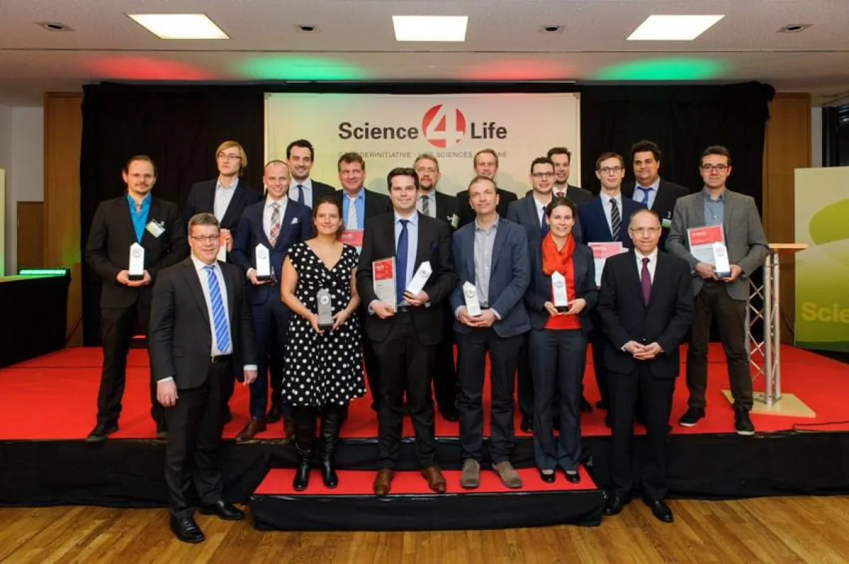 Die Gewinner der Konzeptphase des Science4Life Venture Cup 2015 mit den Schirmherren