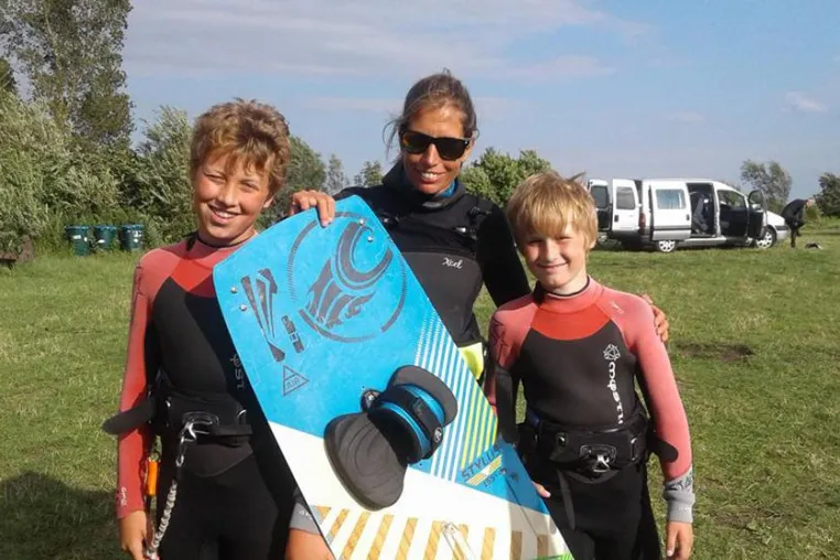 Kitekids-Sommercamp für aktive Kids: Englisch & Kiten lernen Bild: Kitekids-Sommercamp für aktive Kids: Englisch & Kiten lernen