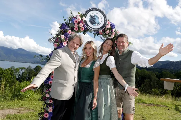Bild: Schon wieder Wiesn?! Fast: Großer VIP Auflauf beim 2. Almauftrieb Summer Edition am Tegernsee!