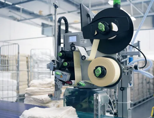 Bild: Blitzsaubere RFID-Technik in der Textilverwaltung: Wäschepakete im Durchlauf automatisch etikettieren