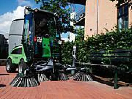 Professionelle Reinigungstechnik für Kommunen & Co. Bild: Professionelle Reinigungstechnik für Kommunen & Co.
