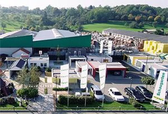 Bild: OTT Fertiggaragen: Auto in der Garage, Sonnenenergie im Tank – Hummel Systemhaus informiert im Schaugarten