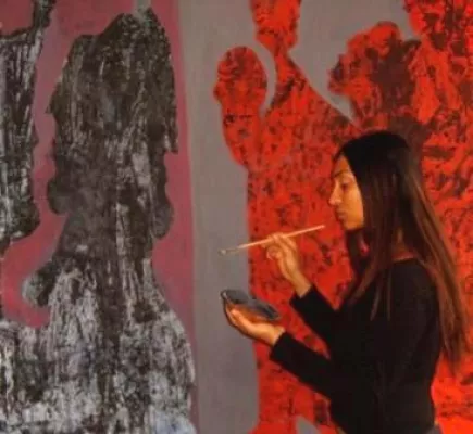 Cristina de Santana präsentiert ihre Kunstwerke Bild: Cristina de Santana präsentiert ihre Kunstwerke