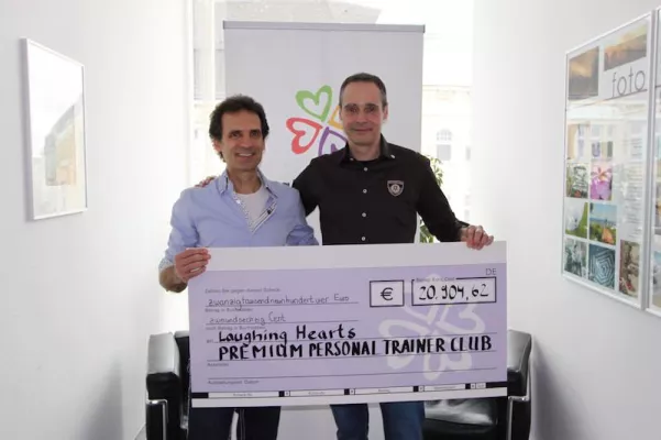 Erfolgreicher Social Day 2017 - 20.904,62 € für Kinderbolzplatz Bild: Erfolgreicher Social Day 2017 - 20.904,62 € für Kinderbolzplatz