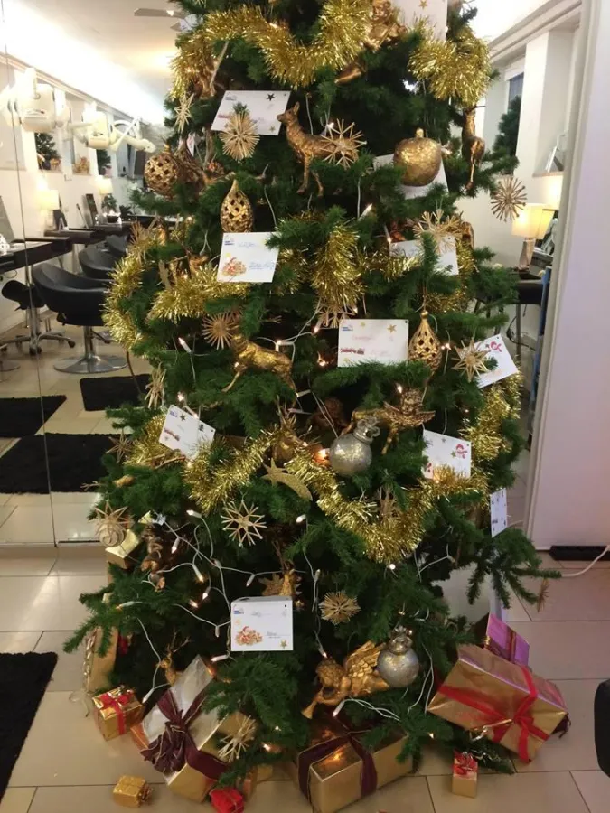 Der Wunschbaum der Kochklub-Kids bei den Klosterfriseuren