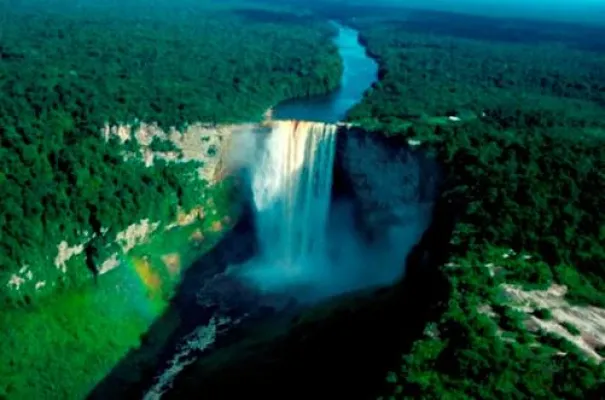 Bild: fastforward marketing und INEX Communications werben für Guyana