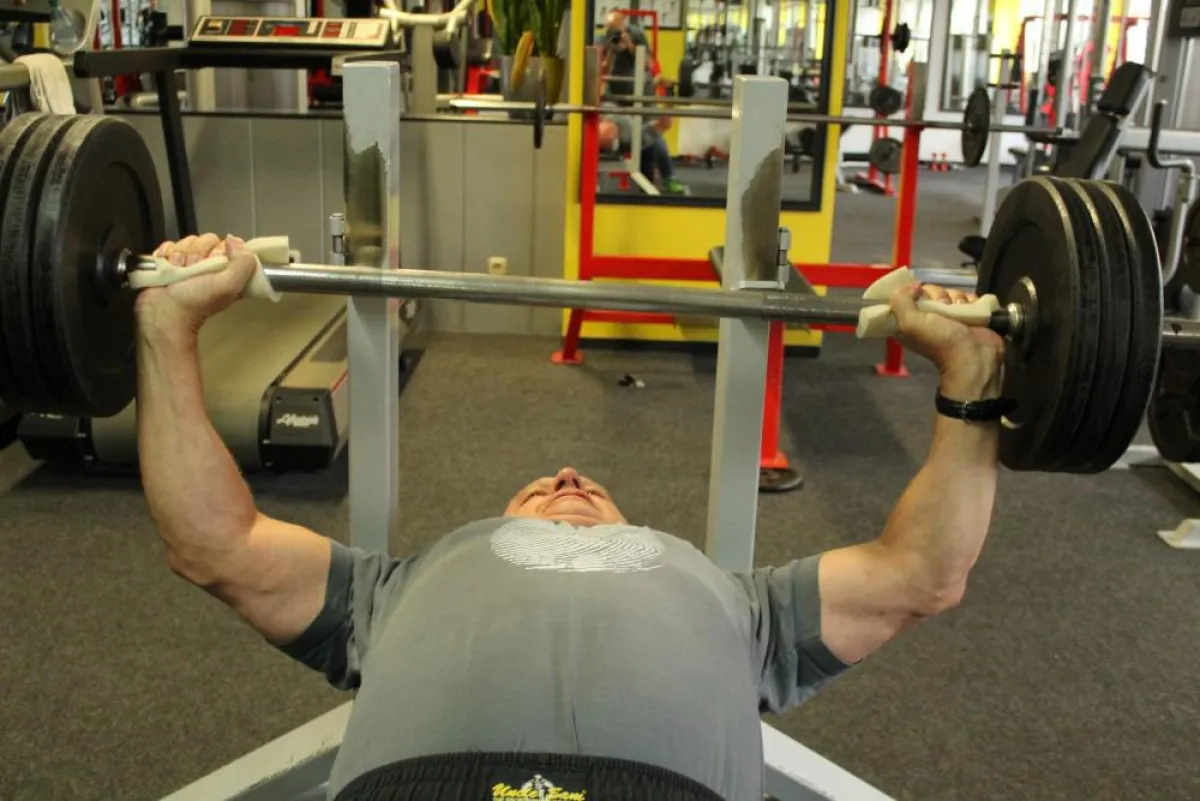 Autor Uwe Kraus: Deutscher Meister im Bankdrücken