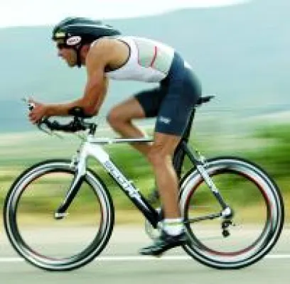 Bild: Professionelles Radtraining im Triathlon