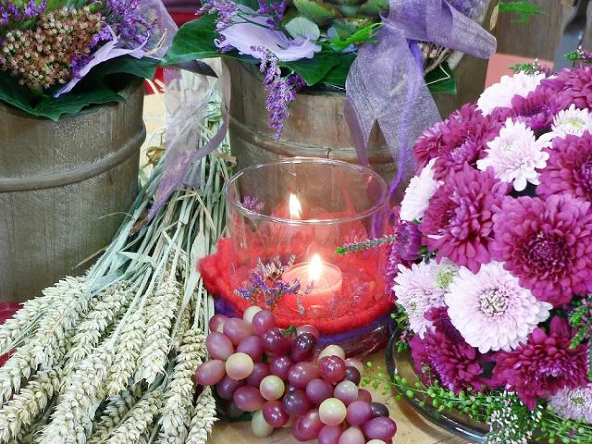 Bezaubernde Dekoration zum Erntedankfest mit Teelicht in RAL-Qualität. Foto: Gütegemeinschaft Kerzen