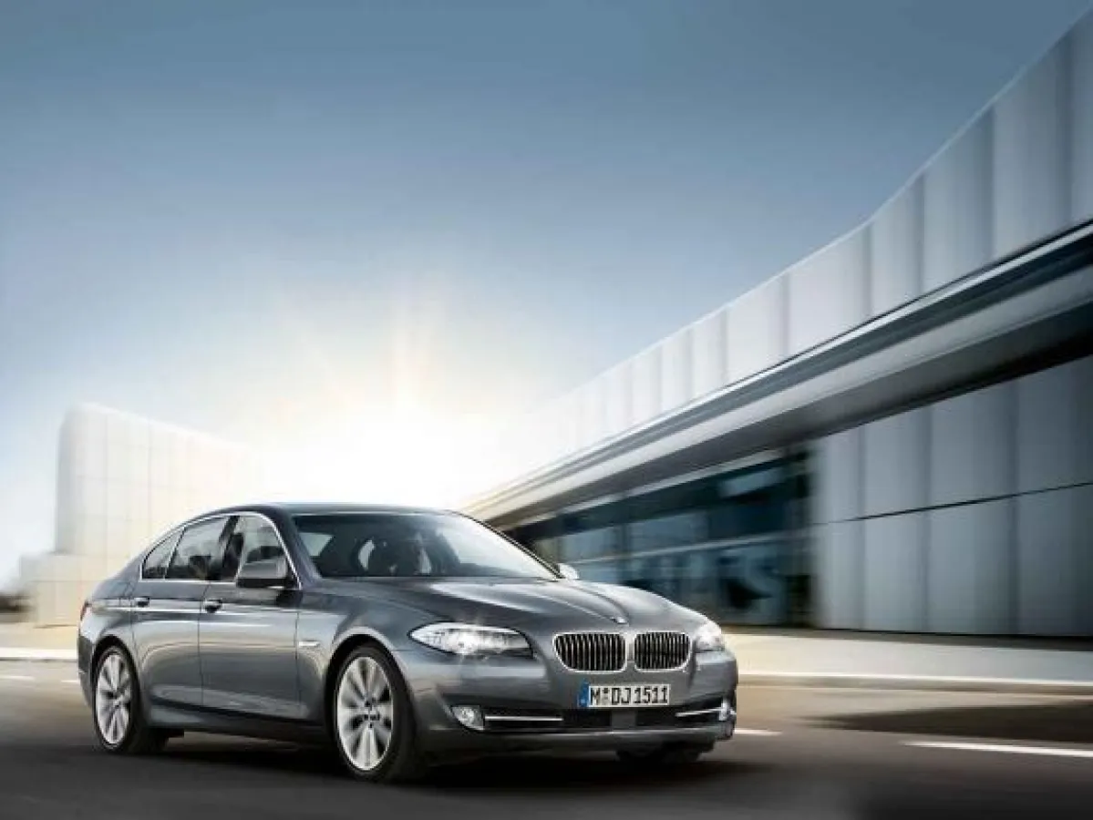 Der neue BMW 5er ist ab sofort bei Sixt erhältlich.
