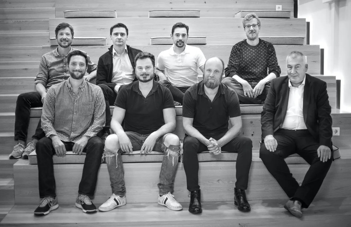 Das Team aus Experten verschiedener Fachbereiche bündelt seine Kompetenz bei capten.