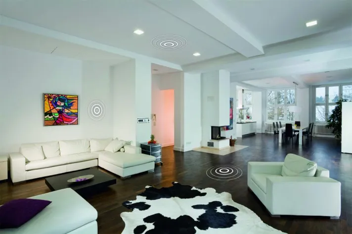 Bild: Re:sound I invisible: Revox Lautsprecher unter Putz, Farbe und Tapete