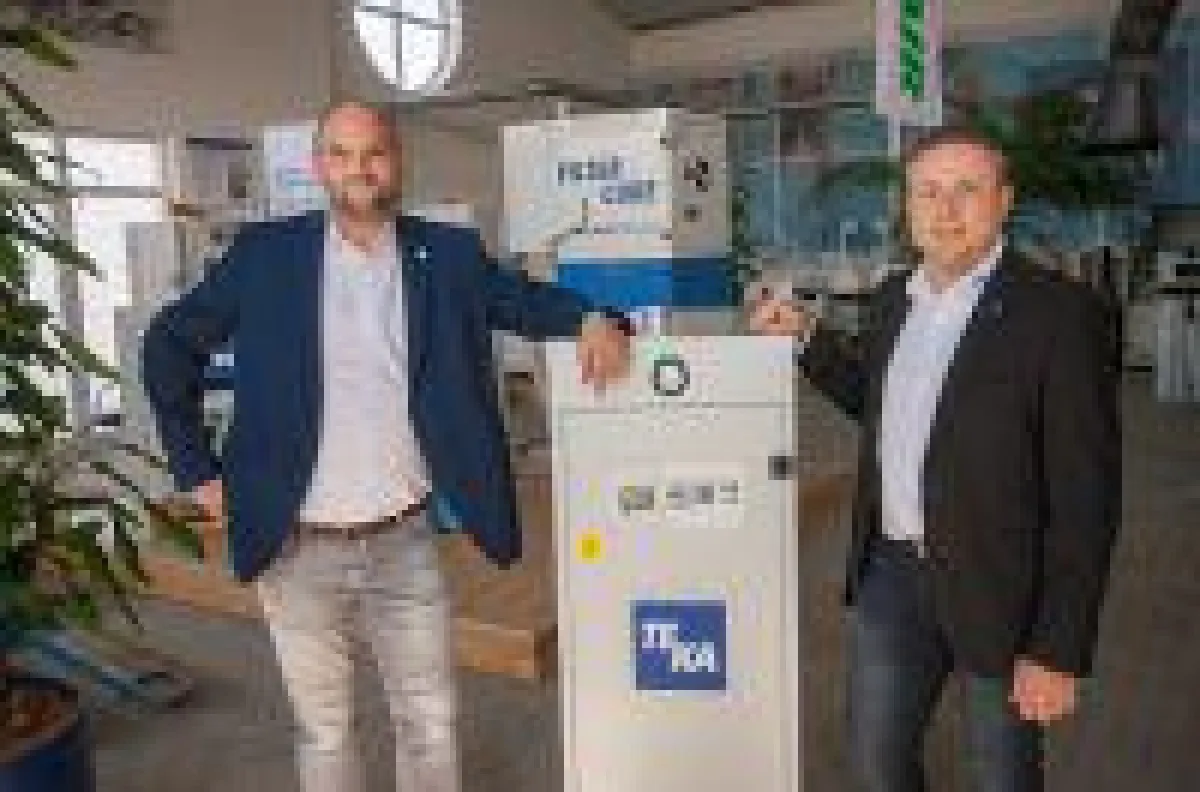 Simon Telöken (l.) und Uwe Heinz (r.) vom Absauganlagenhersteller TEKA sehen noch viel Beratungsbedarf bei Betrieben.