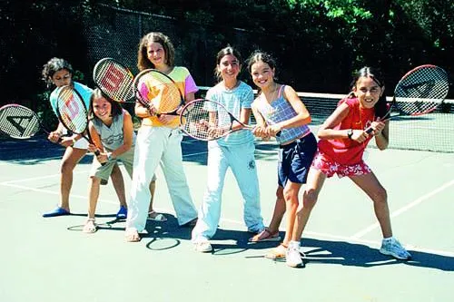 Bild: Schülersprachreisen und Auslandsschuljahr: Mit Tennisprofis in England, Neuseeland und den USA am Ball bleiben