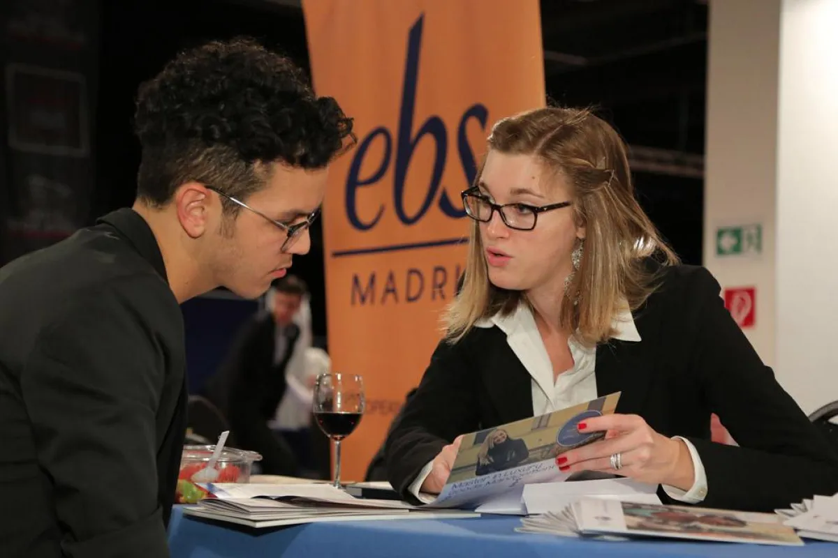 Studierende konnten sich an Infoständen über das Studienangebot der Partnerhochschulen informieren.