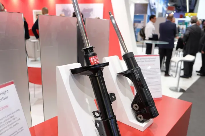 Bild: Automechanika 2018: KYB präsentiert Prototyp eines Stoßdämpfers aus Kunststoff