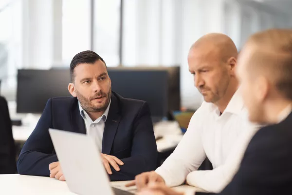 Bild: Mit Greenfield Industrial die Unternehmensnachfolge planen: für eine sorgenfreie Zukunft des Betriebs