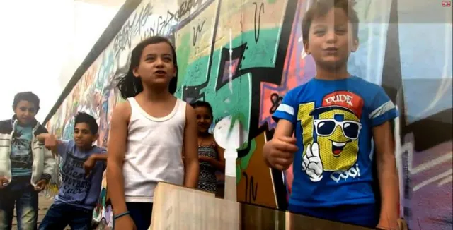 Flüchtlingskinder komponieren Lied über ihr neues Leben in Berlin Bild: Flüchtlingskinder komponieren Lied über ihr neues Leben in Berlin