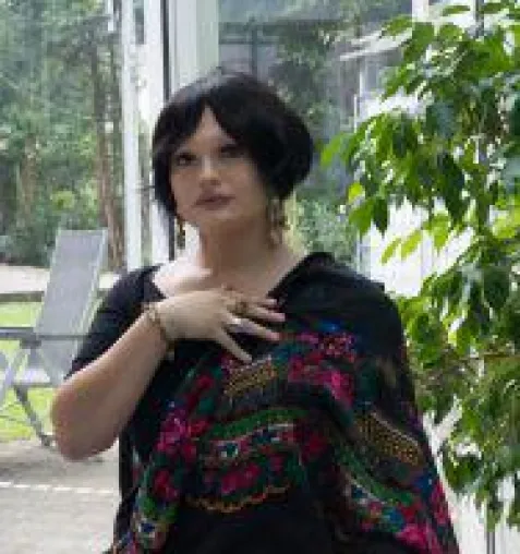 Gaddafi's Wahrsagerin Madame Holova prophezeit Wahlsieg von Emmanuel Macron in Frankreich! Bild: Gaddafi's Wahrsagerin Madame Holova prophezeit Wahlsieg von Emmanuel Macron in Frankreich!