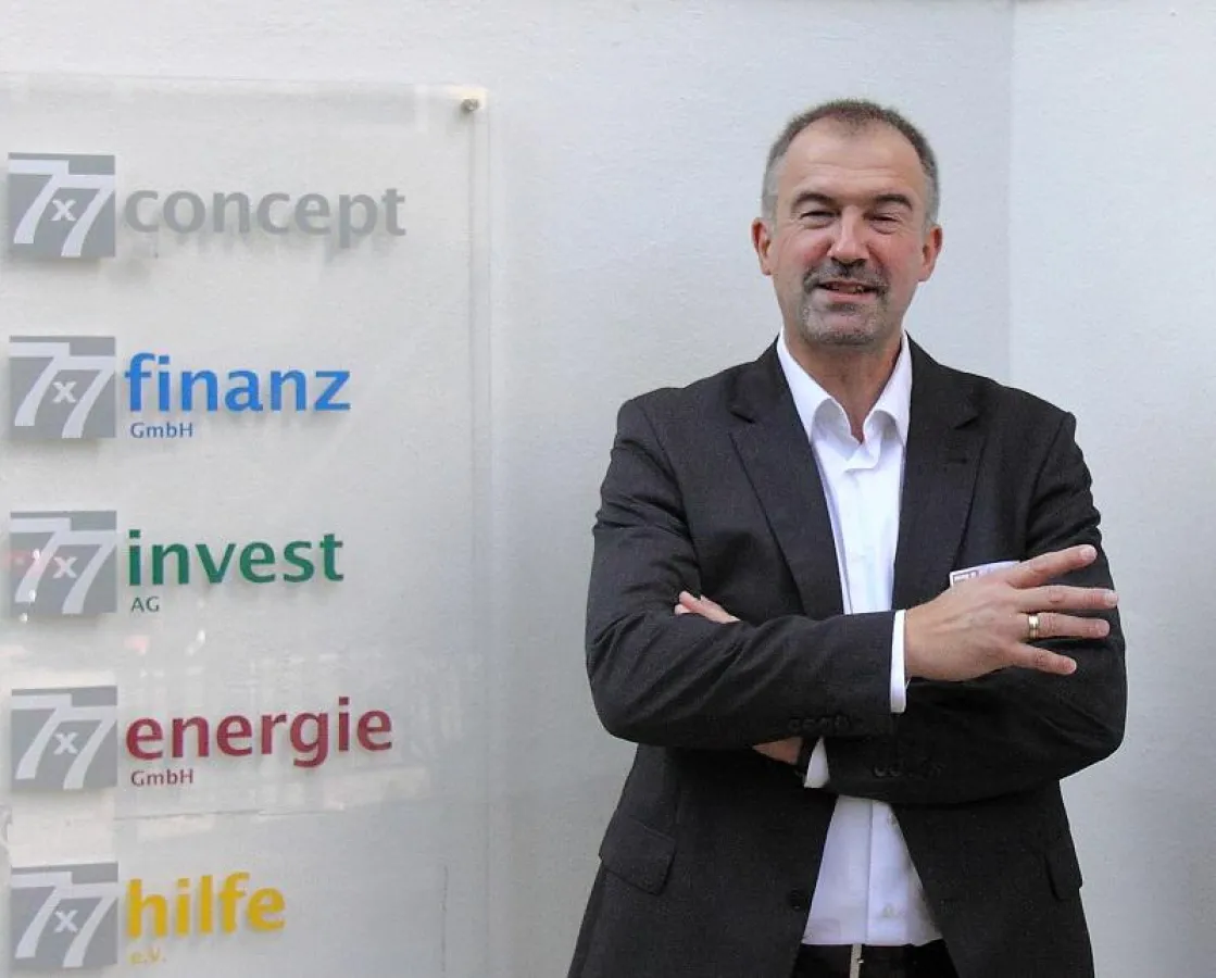7x7-Gründer Andreas Mankel vor der Firmenzentrale in Bonn