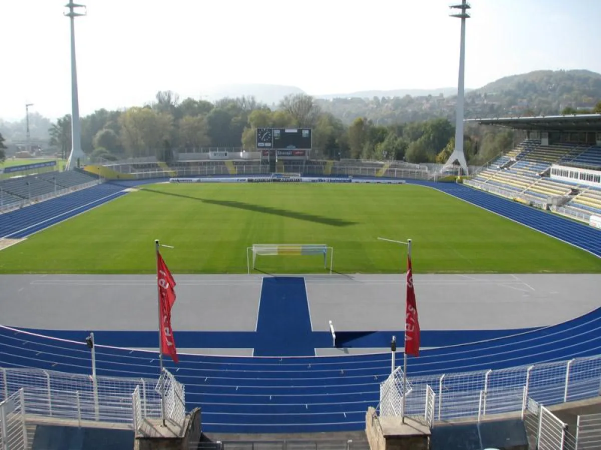 Die blaue Regupol Kunststofflaufbahn im