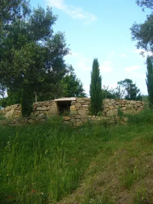 Etruskergrab selbst gemacht, Wolfgang Sandts neues Kunstprojekt in der Villa La Rogaia Bild: Etruskergrab selbst gemacht, Wolfgang Sandts neues Kunstprojekt in der Villa La Rogaia