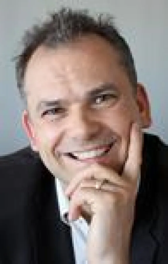 Studienrat Dr. Stephan Lück, Leiter d. neuen Fachschule HGS Düsseldorf.  Foto Ilona Eisermann