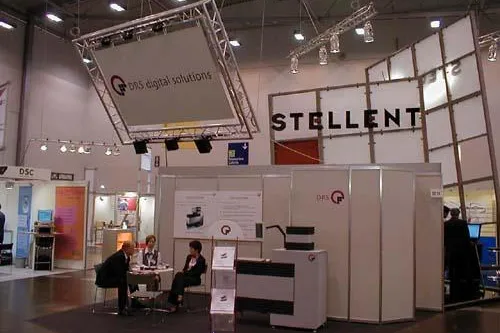 Bild: DRS Digitale Repro-Systeme GmbH mit dem DRS DIGITIZER für Mikrofilme auf der DMS Expo Messe in Köln