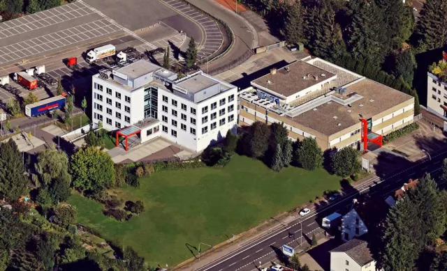 Bild: Auszeichnung „Grüne Hausnummer“ für ETL-Rechenzentrum