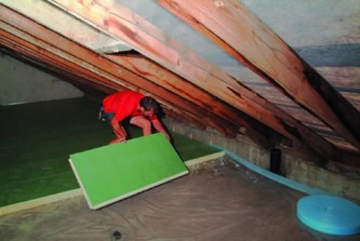 BauderPIR DBE lässt sich leicht transportieren und verlegen, da kleinformatig und leicht.