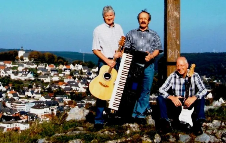 Ein Liederabend mit "warstein-project " an historischer Stätte Bild: Ein Liederabend mit "warstein-project " an historischer Stätte