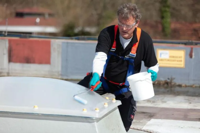 Weniger Hagelschäden an beschichteten Lichtkuppeln Bild: Weniger Hagelschäden an beschichteten Lichtkuppeln