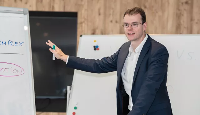 Bild: Verkaufstraining mit "derNabicht": So erobern Unternehmen Herz, Hirn und Geldbeutel ihrer Kunden