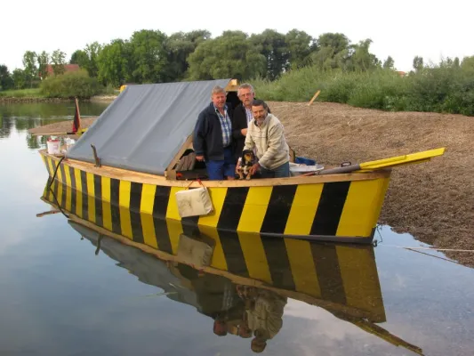 Bild: Die "Ulmer Schachtel aus Grüntal" empfindet Reise der Donauschwaben nach