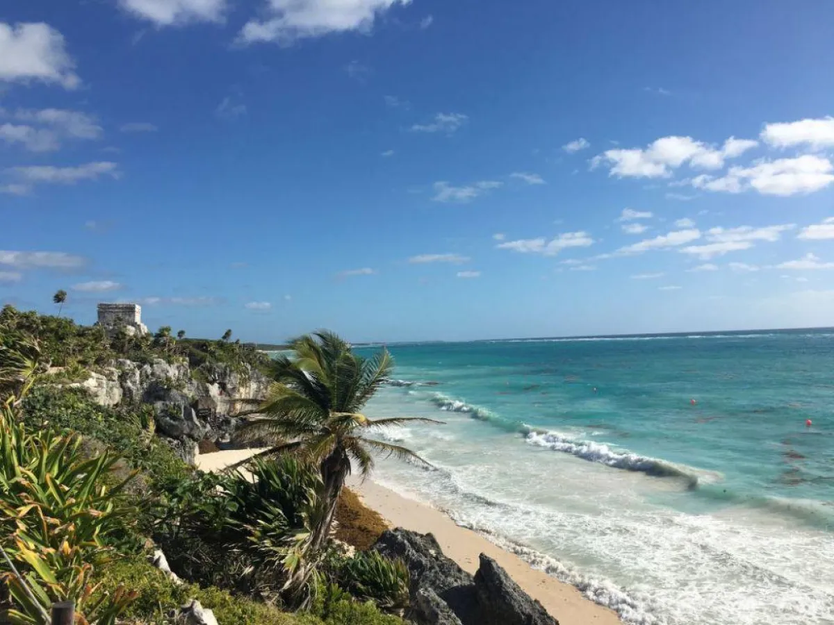 Die Ruinenstadt Tulum in Yukatan direkt am karibischen Meer ©avenTOURa