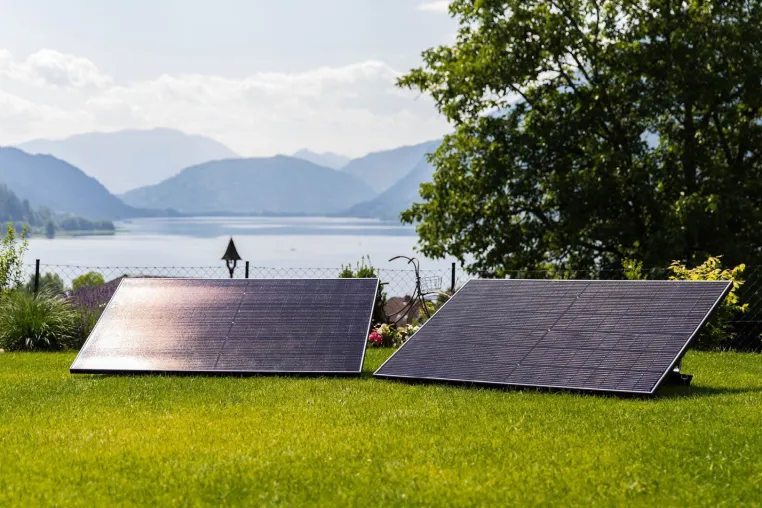 Riesen Balkonkraftwerk mit acht unabhängigen Solarmodulen Bild: Riesen Balkonkraftwerk mit acht unabhängigen Solarmodulen