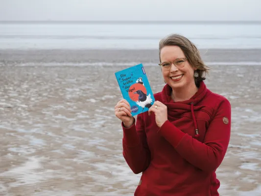 Bild: Wissensbuch des Jahres 2024: Silke Hartmann gewinnt Publikumspreis für "Die Superkräfte der Vögel"