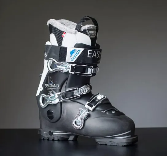 Mit dem EasyStand der Prototyp eines 3D-gedruckten Skischuhs aus Windform vorgestellt Bild: Mit dem EasyStand der Prototyp eines 3D-gedruckten Skischuhs aus Windform vorgestellt