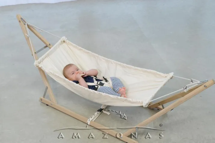 Bild: Two in one: Koala Set aus Babyhängematte und Gestell – sichere Schaukelhöhle für unsere größten Schätze