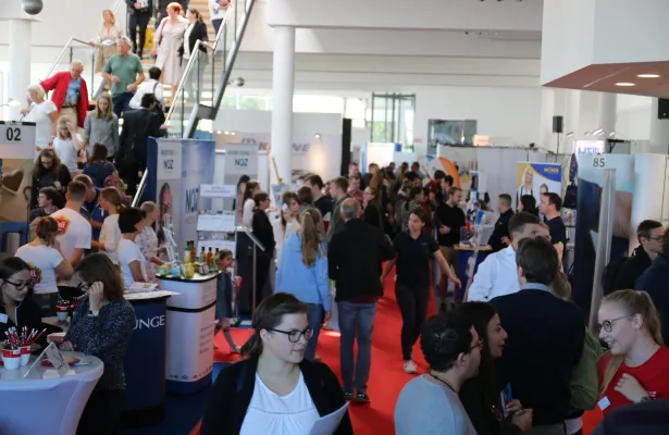 17. jobmesse osnabrück am 26./27.09.2020 in der Messehalle BMW Walkenhorst Bild: 17. jobmesse osnabrück am 26./27.09.2020 in der Messehalle BMW Walkenhorst