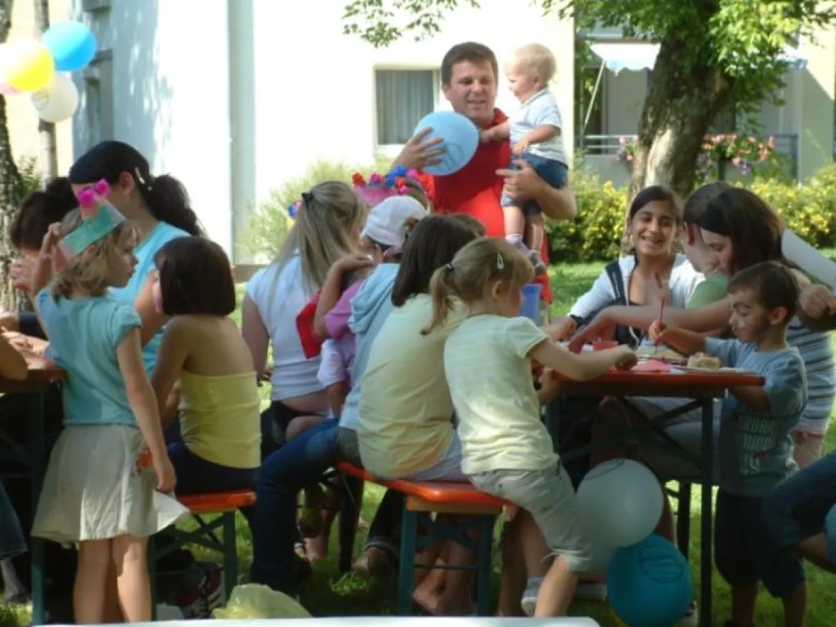 Hoffeste sind eine gute Gelegenheit, die Nachbarn kennenzulernen. (Foto: GRWS Rosenheim)