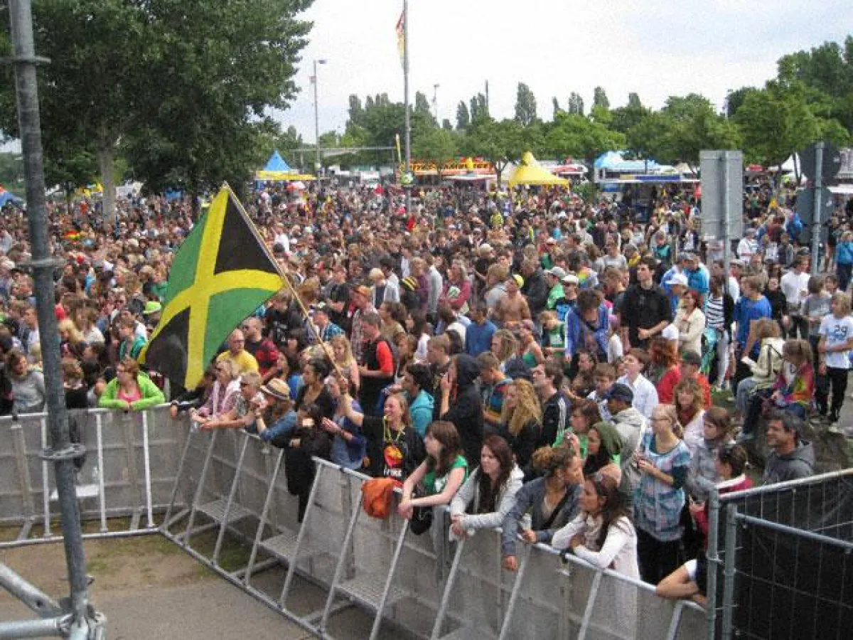 eps: GIGS Bühnenbarrikaden beim Summerjam