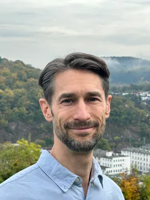 Bild: Hypnosetherapie bei Stress und Burnout: Achtsamer Zugang zum Unterbewusstsein bei Überforderung