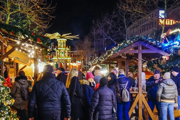 Sicherheit auf dem Wolfsburger Weihnachtsmarkt Bild: Sicherheit auf dem Wolfsburger Weihnachtsmarkt